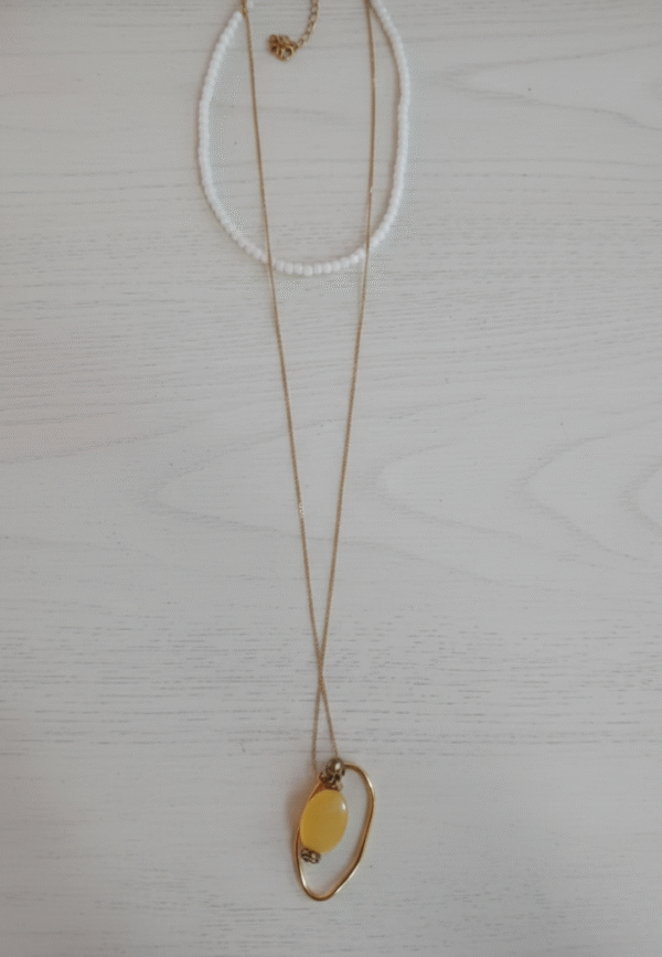 Colar Feminino Dourado com Detalhe Perolado